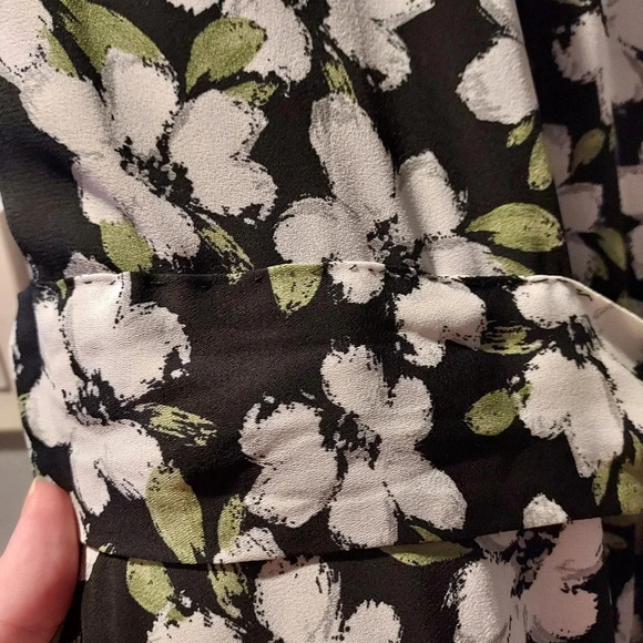 Evans Black, Green and White Floral Sleeveless Dress in Size 20 Made in Marocco - Picture 7 of 12